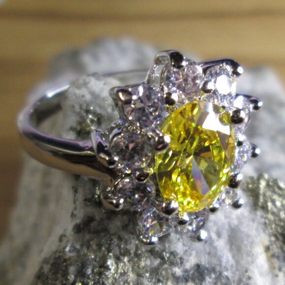 Yellow and Clear CZ Fashion ring - Picture 2 of 7